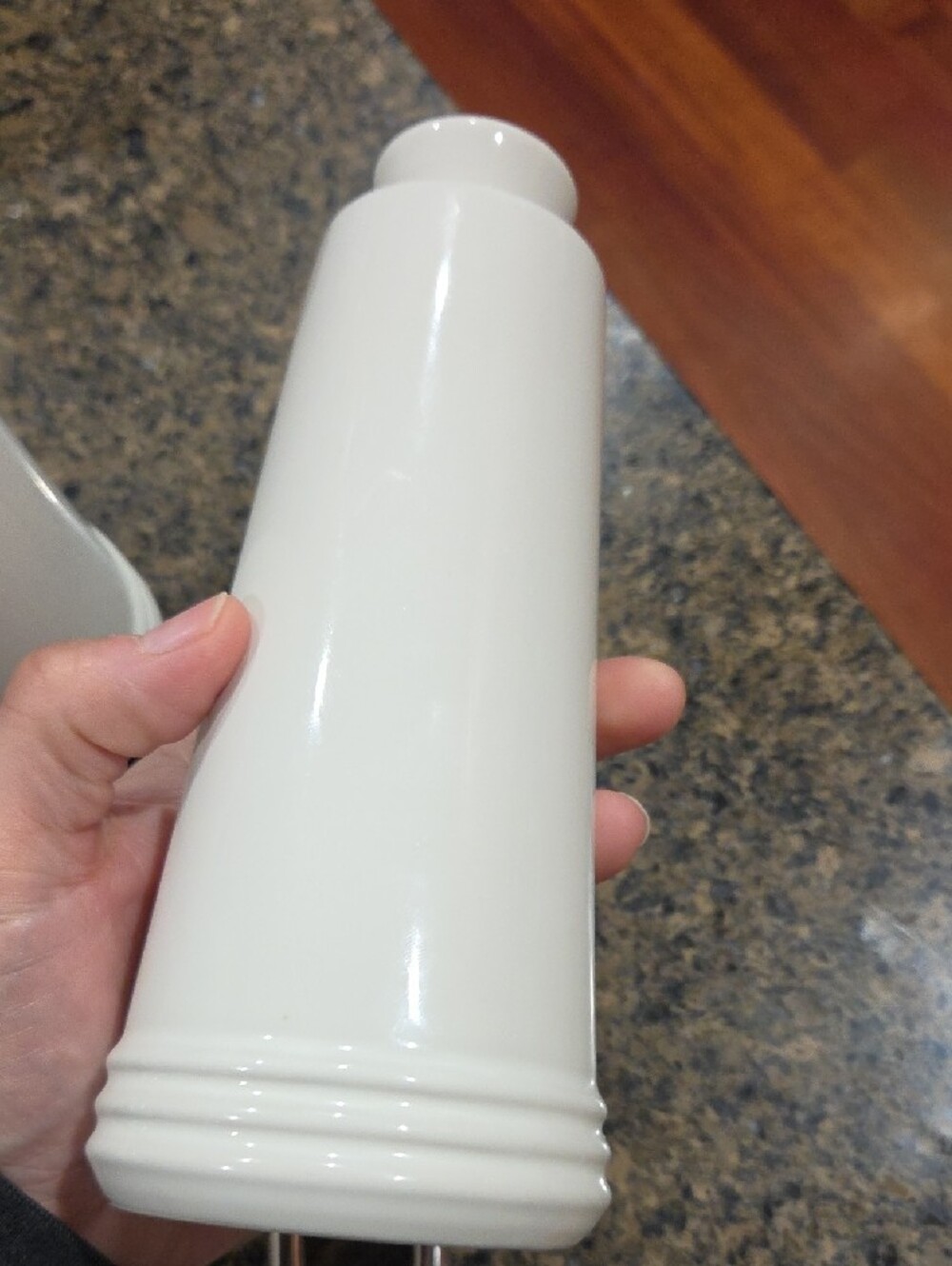 Le Creuset White  Oil & Vinegar Set - Picture 13 of 13